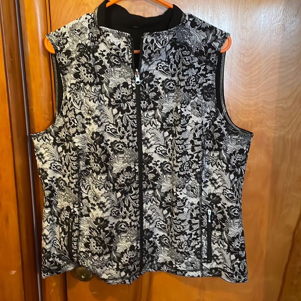 Ladies sleeveless front zip top XL